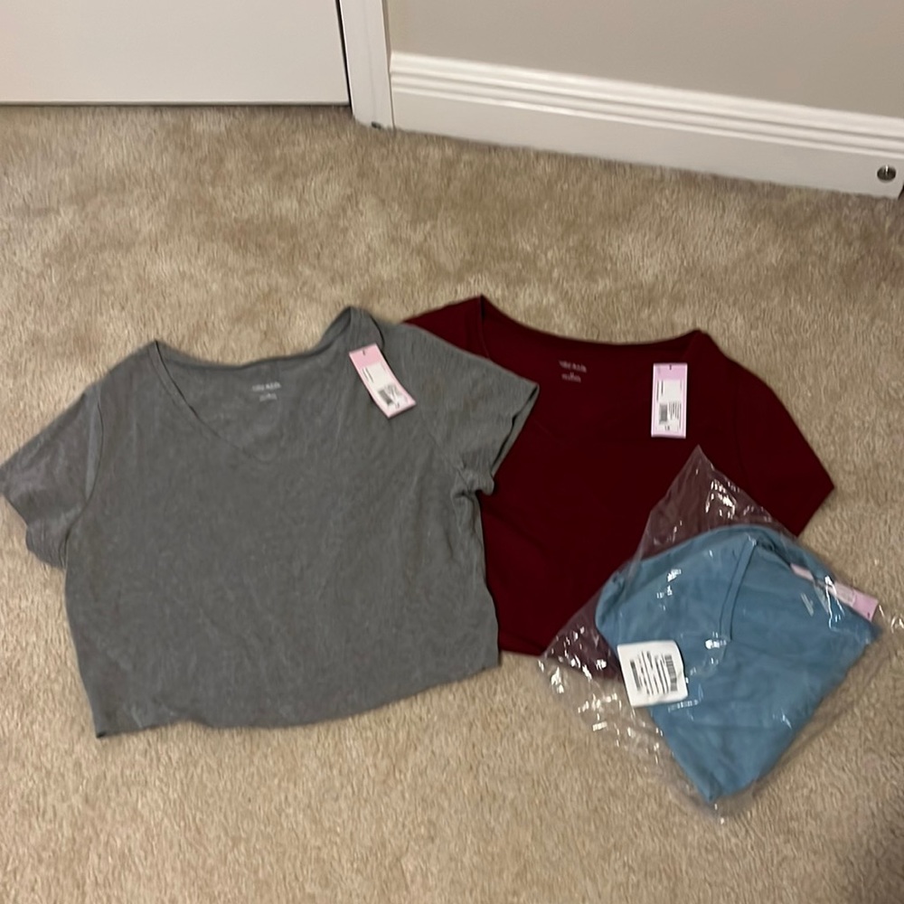 3—Women's Short Sleeve V-Neck Cropped T-Shirt - Wild Fable™